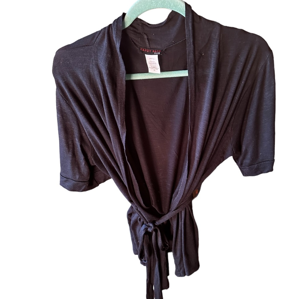Size 1x black rayon cardigan by Candy Rain. Shawl style collar, short sleeve EUC